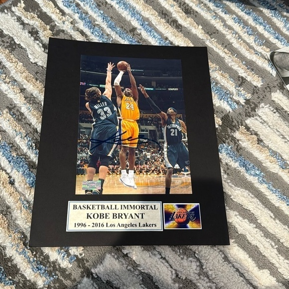 Kobe Bryant autograph Lakers photo with COA - Picture 1 of 1